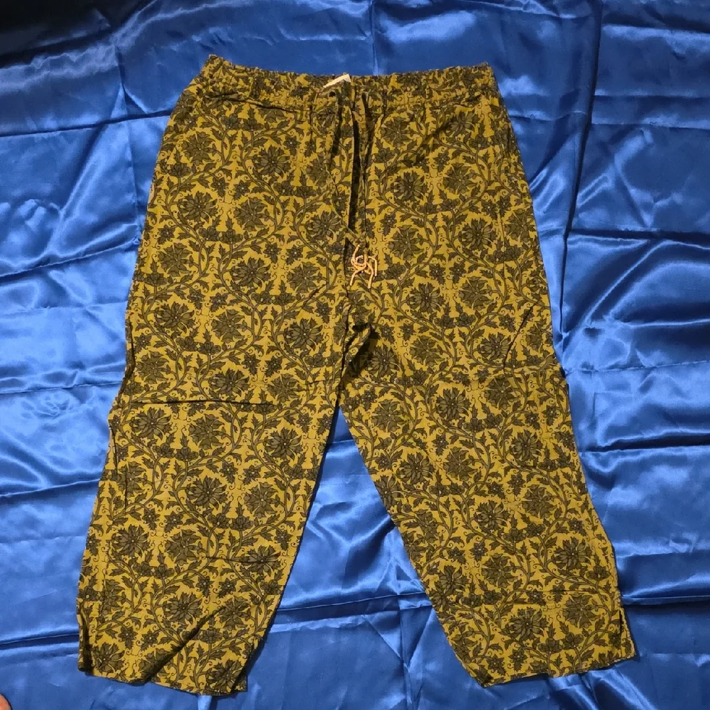 Floral Patterned Pants - Picture 1 of 4